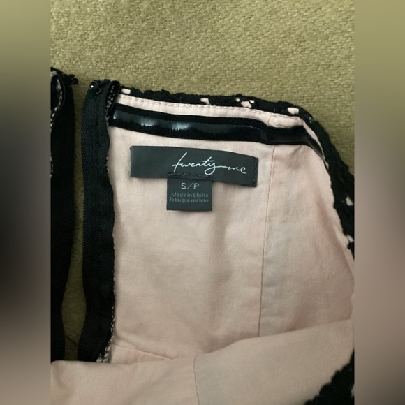 Twenty one little black mini dress with lace - Picture 3 of 3